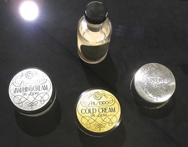Dòng sản phẩm De Luxe tại bảo tàng Shiseido, Nhật Bản 9312304418_069542d07a_z