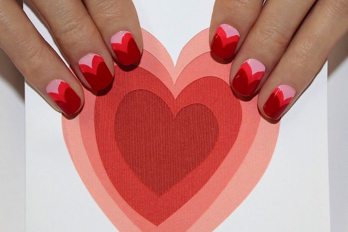 Cách vẽ mẫu móng tay Valentine hình trái tim ngọt ngào tại nhà