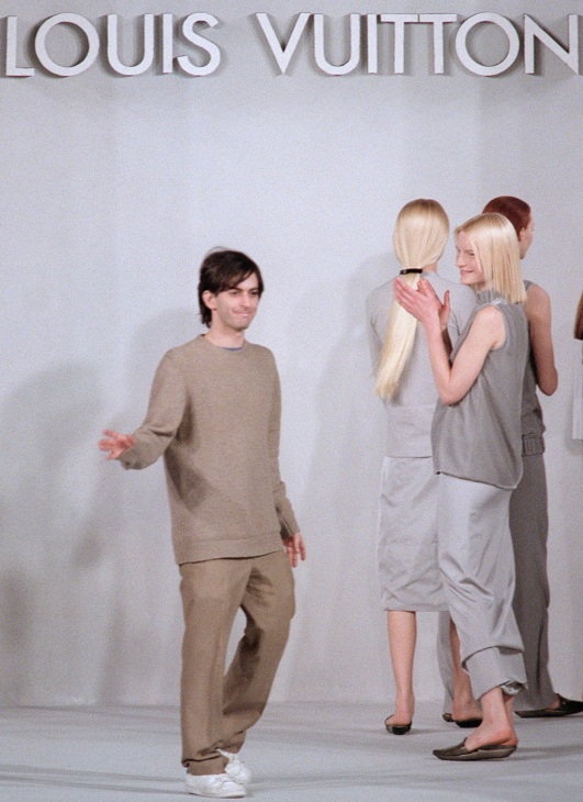 marc-jacobs-at-the-louis-vuitton-fall-1998-finale