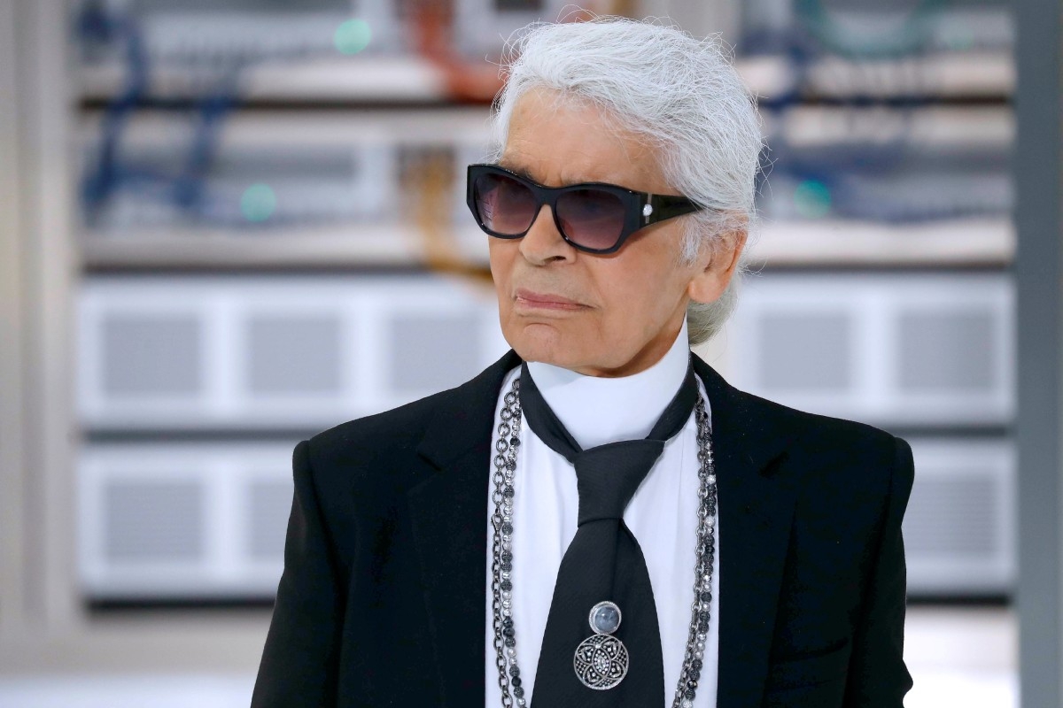 NHÌN LẠI CUỘC ĐỜI CỦA KARL LAGERFELD, NHÀ THIẾT KẾ TÀI DANH