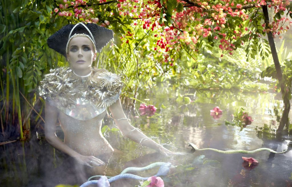 20140319_Daphne-guinness-bazaar-china-dec-2012-02