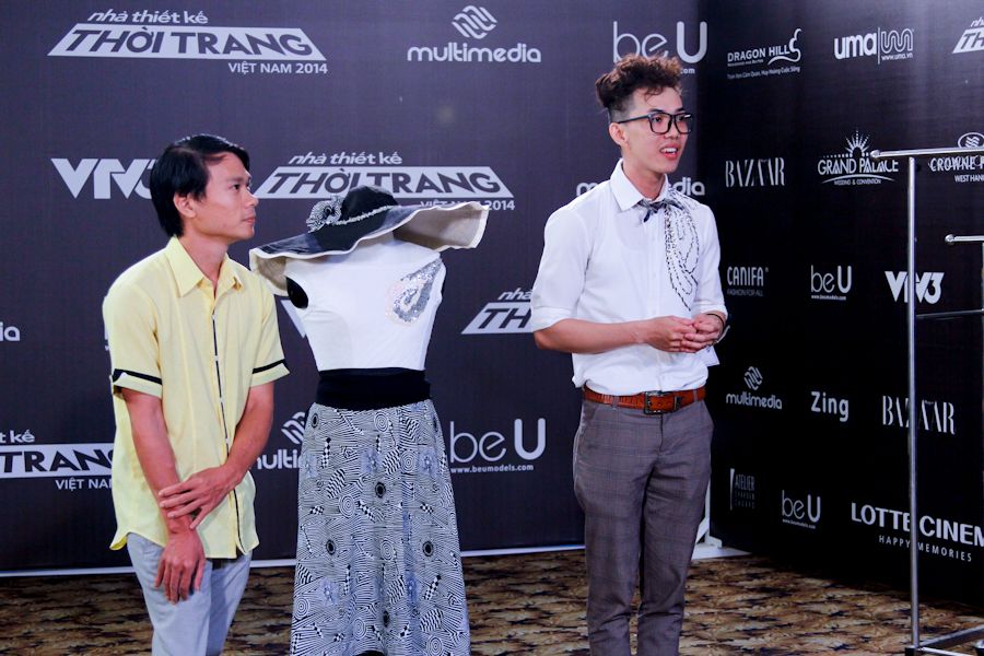 Minh Mẫn với trang phục anh tự thiết kế