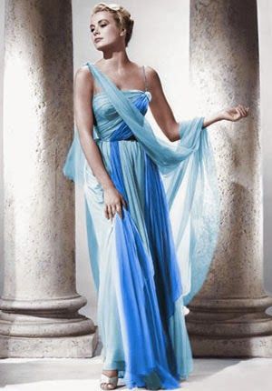 Ành: 2 mẫu đầm đi vào huyền thoại do Edith Head thiết kế cho Grace Kelly mặc trong bộ phim To catch a thief.