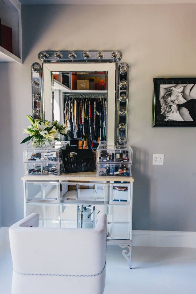 hbz-closet-sm