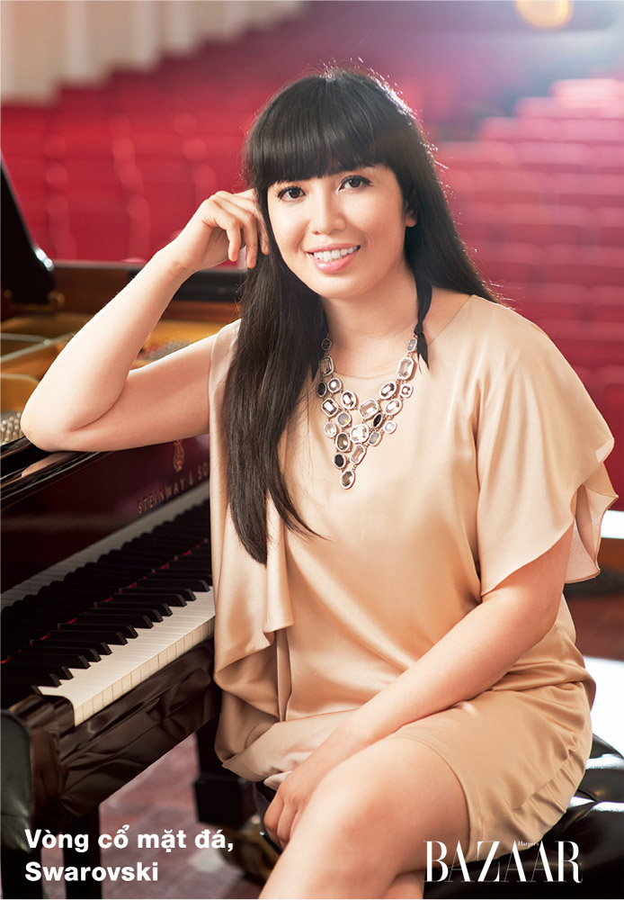 Nghệ sỹ Bích Trà trong trang sức Swarovski 20141007_nghe-si-bich-tra-piano