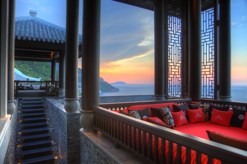 Lobby daybed panorama