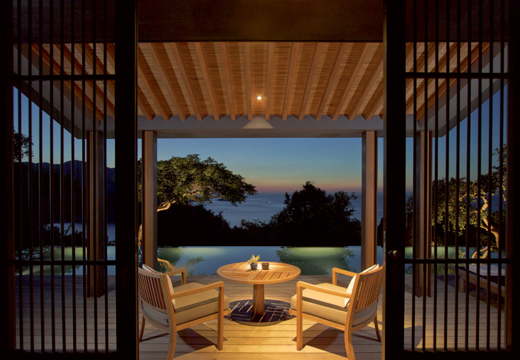 Uống trà ở Pool Pavilion Terrace