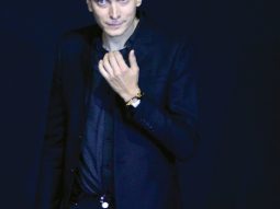 Hedi Slimane “hồi hương” nhà Yves Saint Laurent