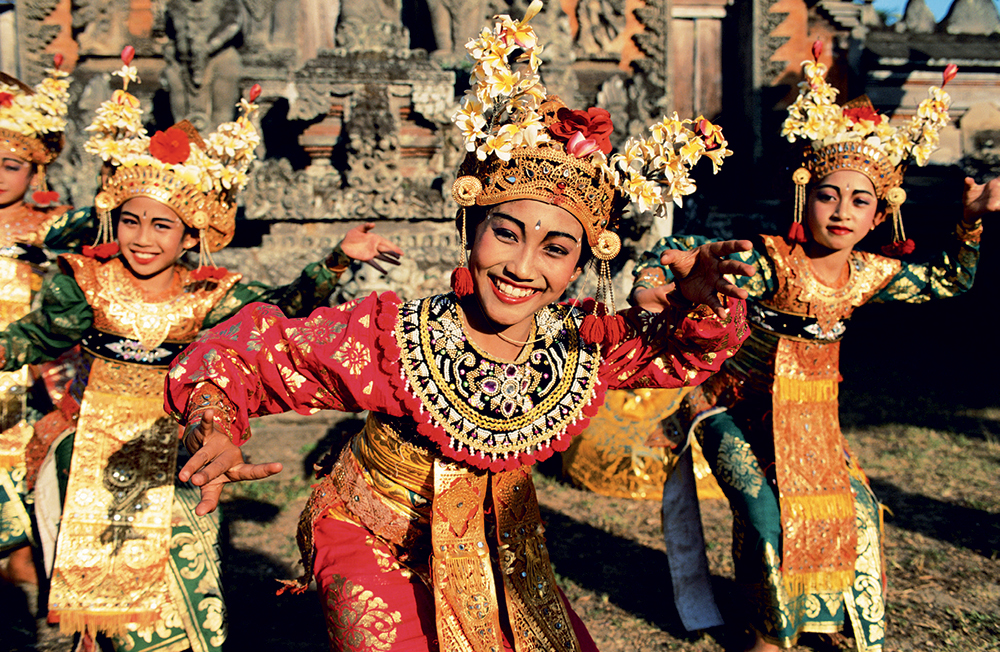 Xứ sở vạn đảo Indonesia với gần 3.000 điệu múa truyền thống nên nơi đây không khi nào ngớt các buổi biểu diễn âm nhạc và múa dân gian