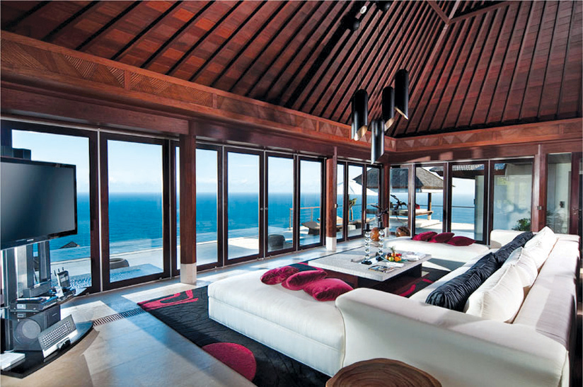 Giữa khung cảnh thiên nhiên hoang sơ, các khu villa được trang bị đầy đủ những thiết bị tiện nghi, hiện đại nhất
