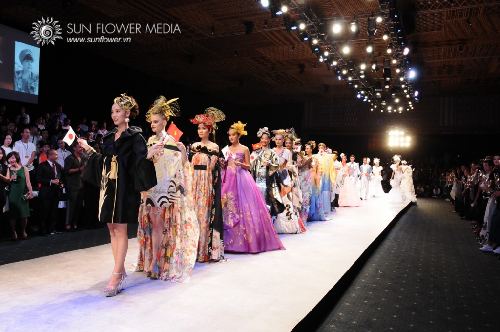 VIFW 2015 YUMI KATSURA SHOW 1-9