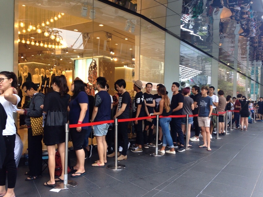 h-m-balmain-queue-data