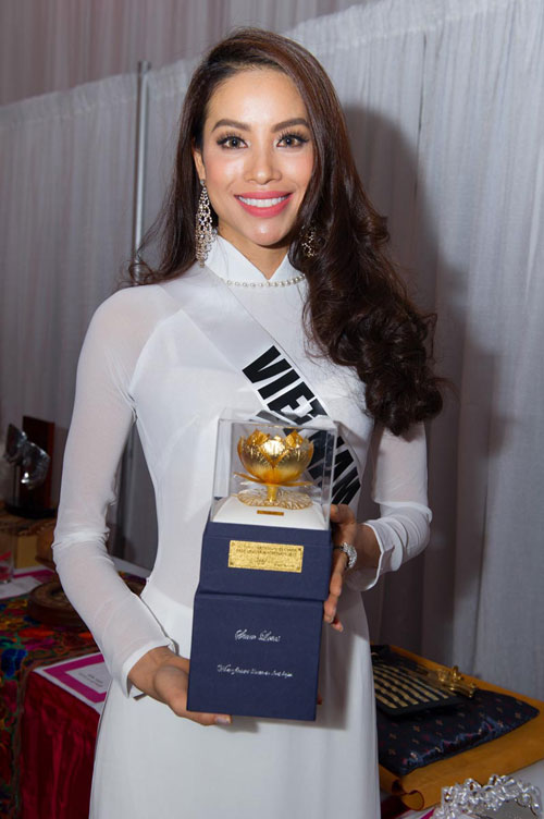 Pham-Huong-ao-dai-Miss-Universe-5