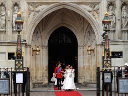 Gucci lần đầu tiên trình diễn show Cruise 2017 ở nhà thờ Westminster Abbey