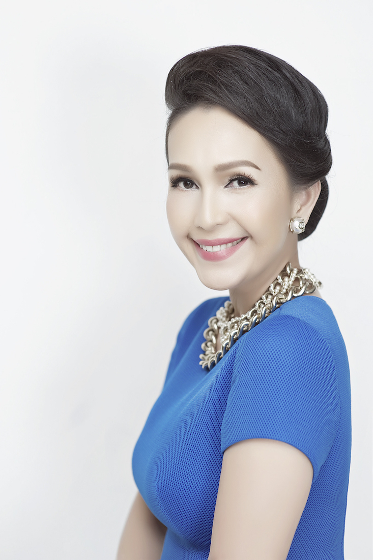 Diễm My thường xuyên tin tưởng lựa chọn trang phục của Đỗ Mạnh Cường khi đi sự kiện cũng như những lúc chụp hình.