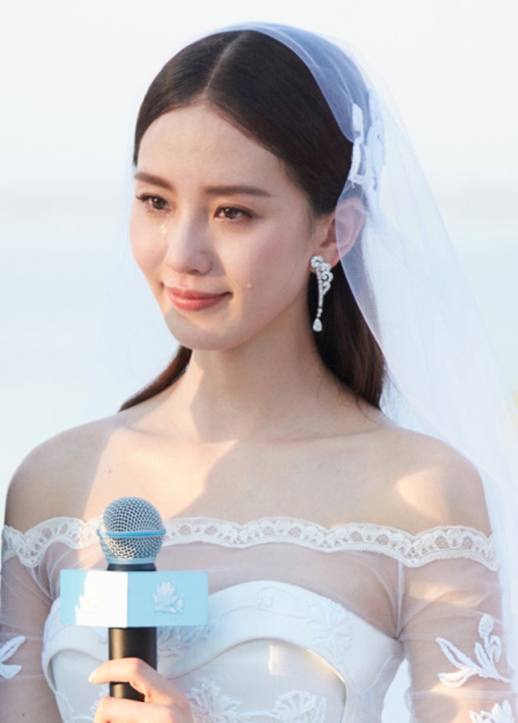 Những giọt nước mắt xúc động của cô dâu