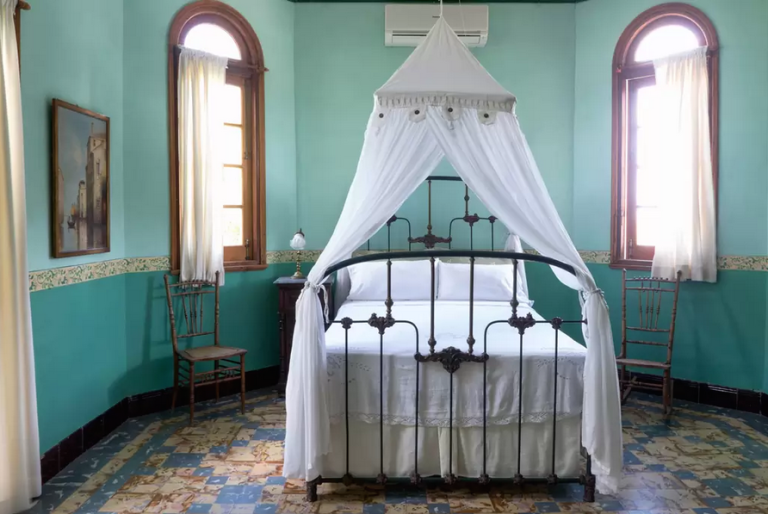 1460130581-syn-hbz-1459962125-cuba-mansions-for-rent