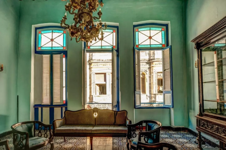 1460130595-syn-hbz-1459978742-cuba-mansions-for-rent