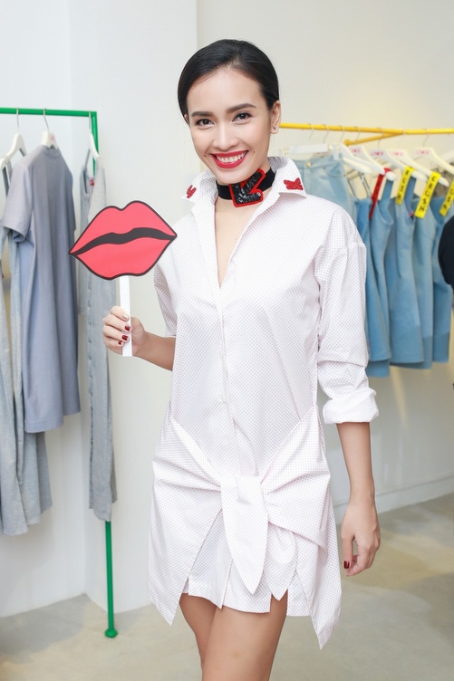 Ái Phương với thiết kế sowmi biến tấu lạ mắt.