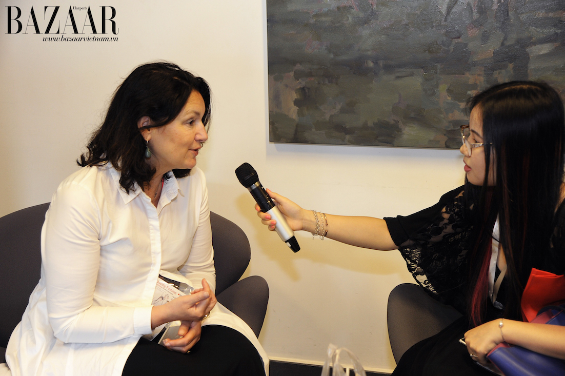 Biên tập viên Web của Harper's Bazaar phỏng vấn giáo sư José Teunissen
