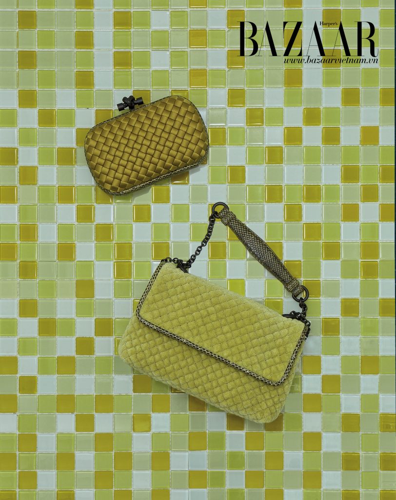 Clutch The Knot chất liệu satin (trên) và túi Baby Olimpia chất liệu nhung, Bottega Veneta.