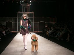 NTK Xuân Lê mang tâm trạng của người phụ nữ yêu lên sàn catwalk