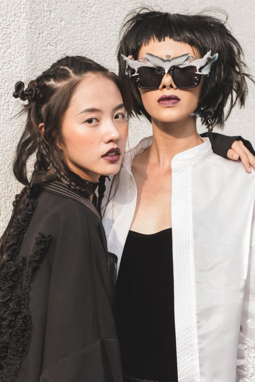 Cùng với cô bạn Thanh Vy, Hà Kino luôn tạo được sự thu hút mỗi khi xuất hiện tại bất kì sự kiện thời trang nào.