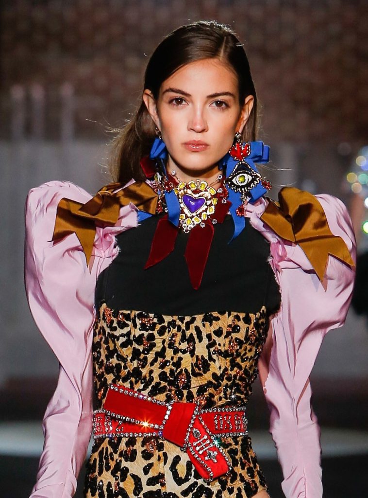 Hoa tai to bản của Dsquared2