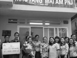 trao tang mai am PNJ hinh anh
