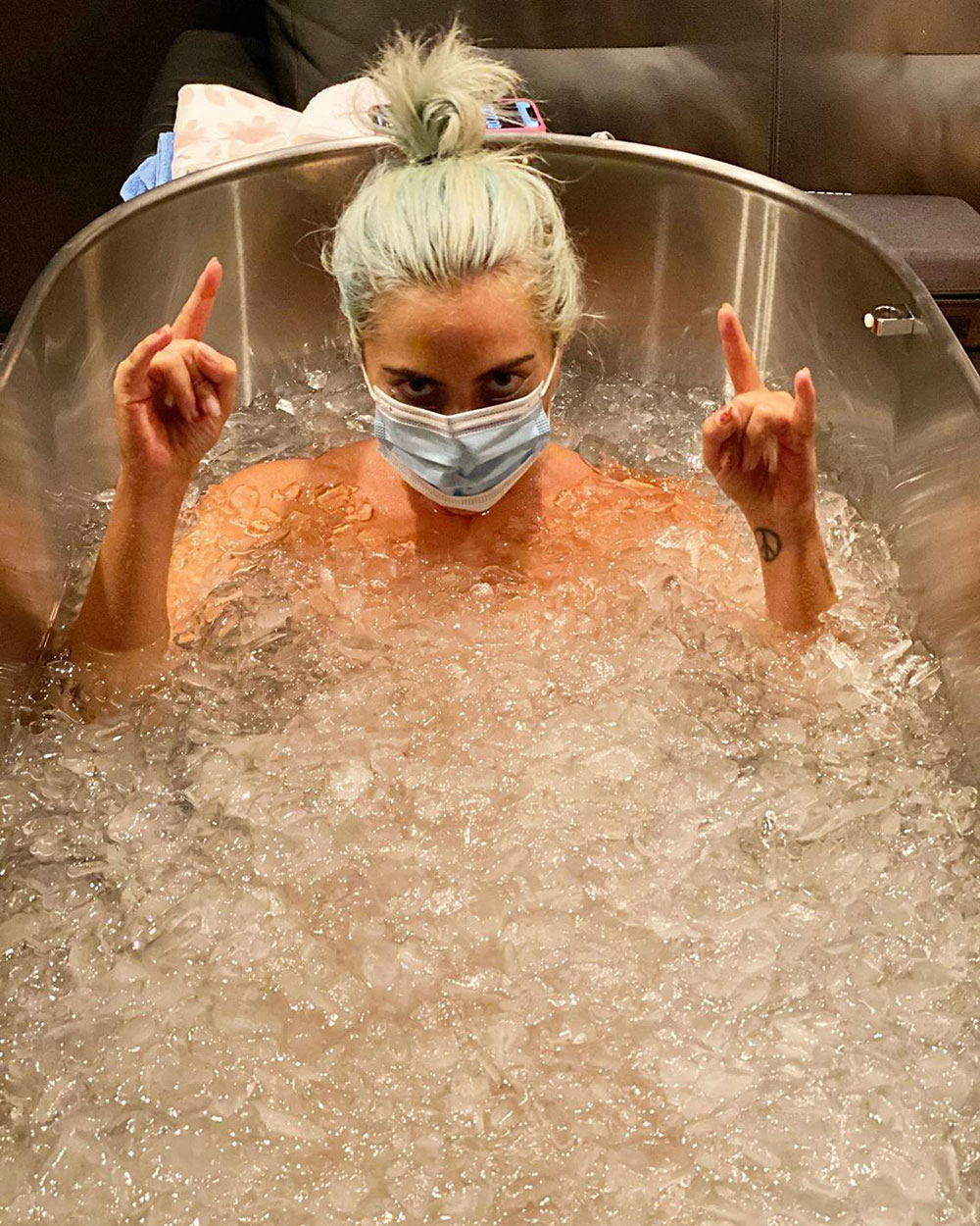 5 cách làm đẹp bằng đá viên để có liệu pháp spa tại nhà