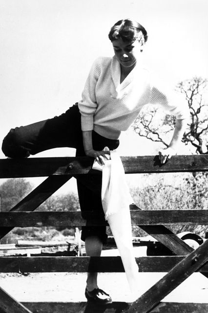 Audrey Hepburn: Người tiên phong, nhà sáng tạo hay bản sao hoàn hảo? hình 4 Audrey Hepburn ở Thuỵ Sỹ năm 1951.