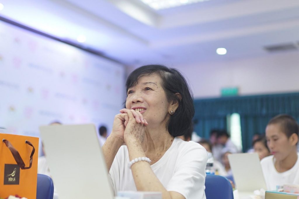 Chị tham gia chương trình đến 3 lần rồi, nhưng chỉ ước gì chương trình diễn ra 1 tuần 1 lần để lại được vui như thế này” makeup-your-life-hinh-3