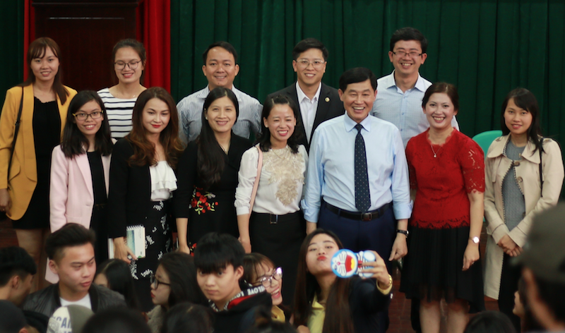 doanh-nhan-johnathan-hanh-nguyen-hinh-7