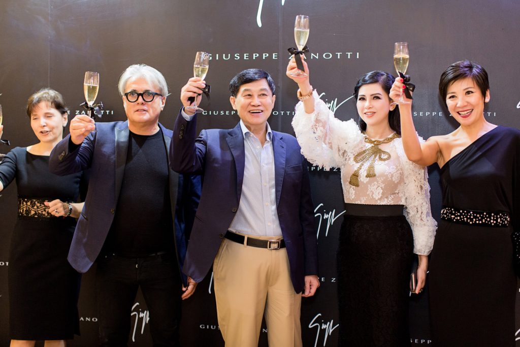 Sao Việt toả sáng tại sự kiện khai trương Giuseppe Zanotti tại Việt Nam 09 20171026 Sao Việt toả sáng tại sự kiện khai trương Giuseppe Zanotti tại Việt Nam 09