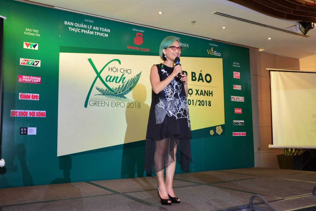 Bà Trần Nguyễn Thiên Hương – Giám đốc Cty TNHH Fire Phoenix và là trưởng ban tổ chức phát biểu tại họp báo