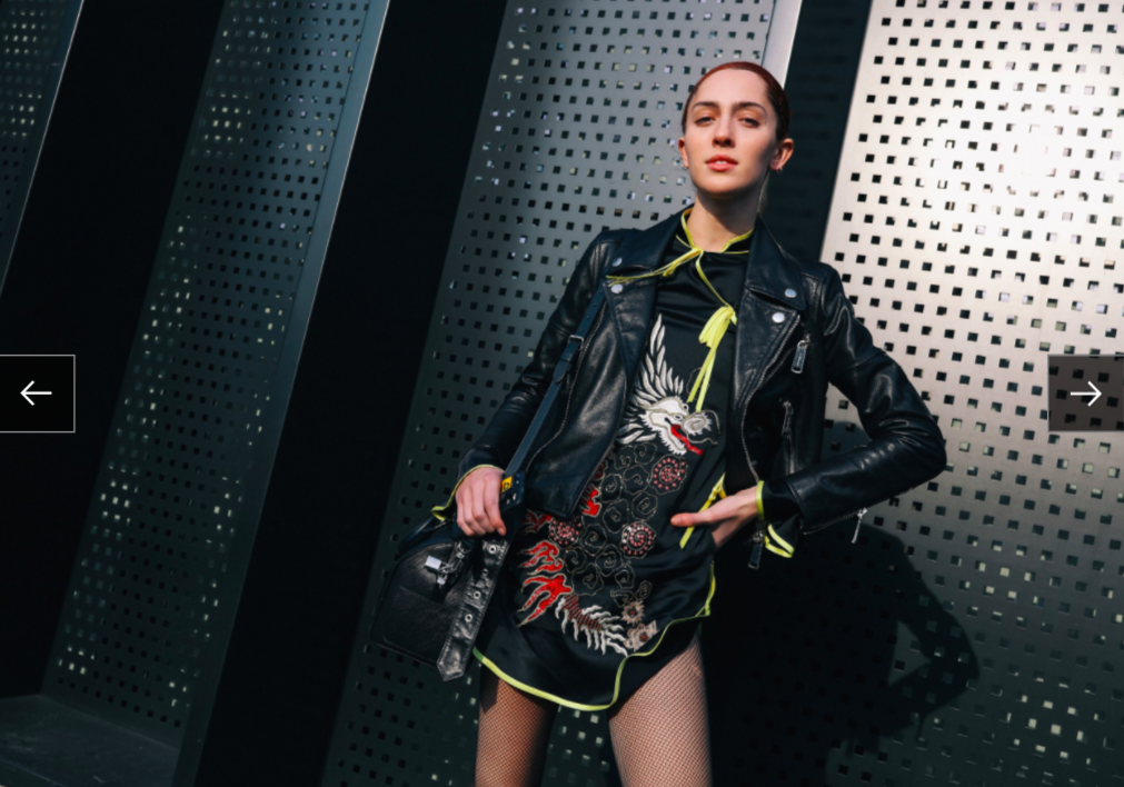 Teddy Quinlivan trong mẫu đầm của Attico