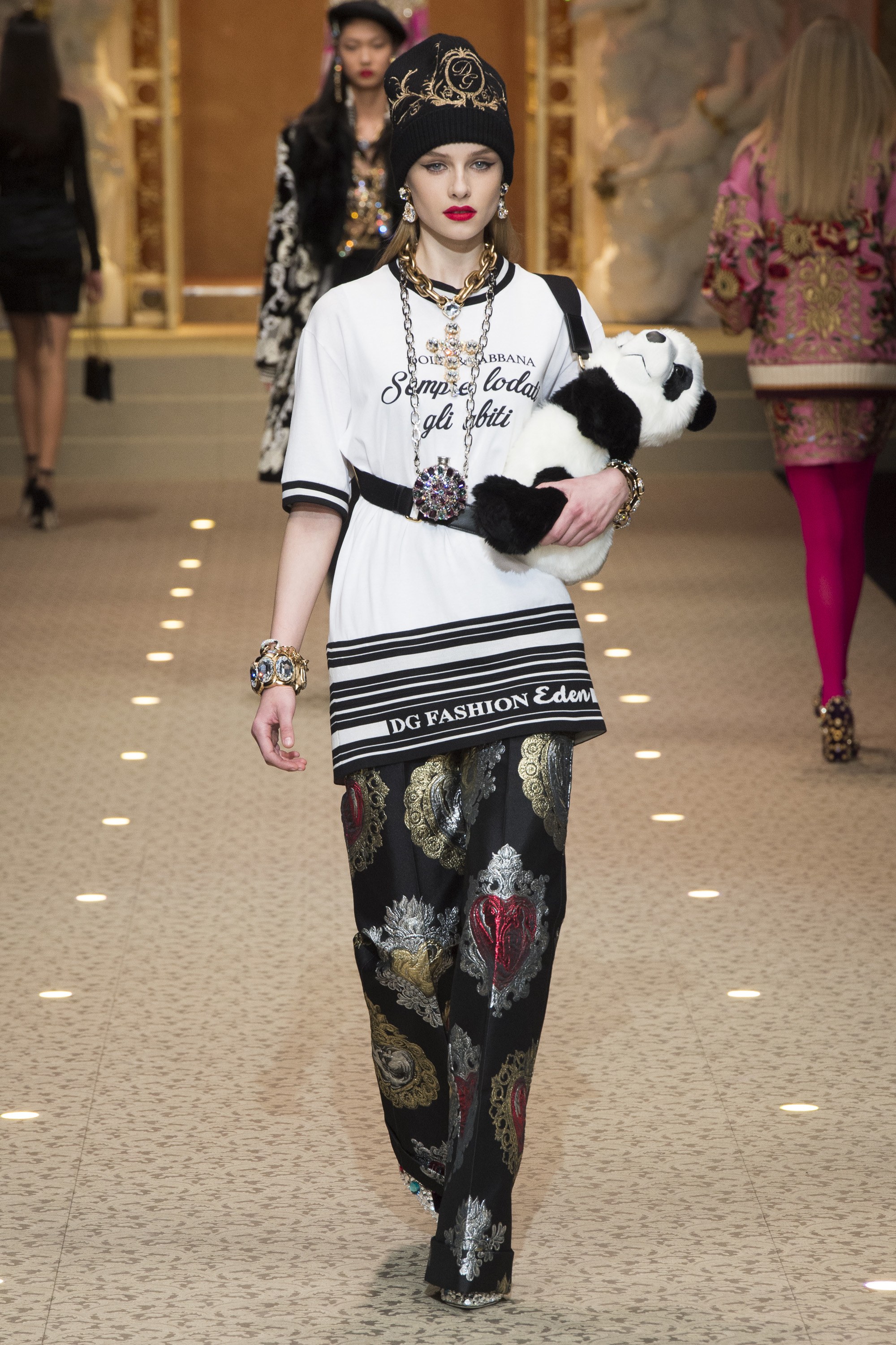 20180225-dolce-gabbana-thu-dong-2018-18