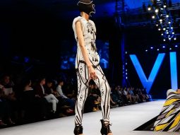 NTK Sabra Andre chào sân Tuần lễ thời trang VIFW bằng BST đầy ấn tượng