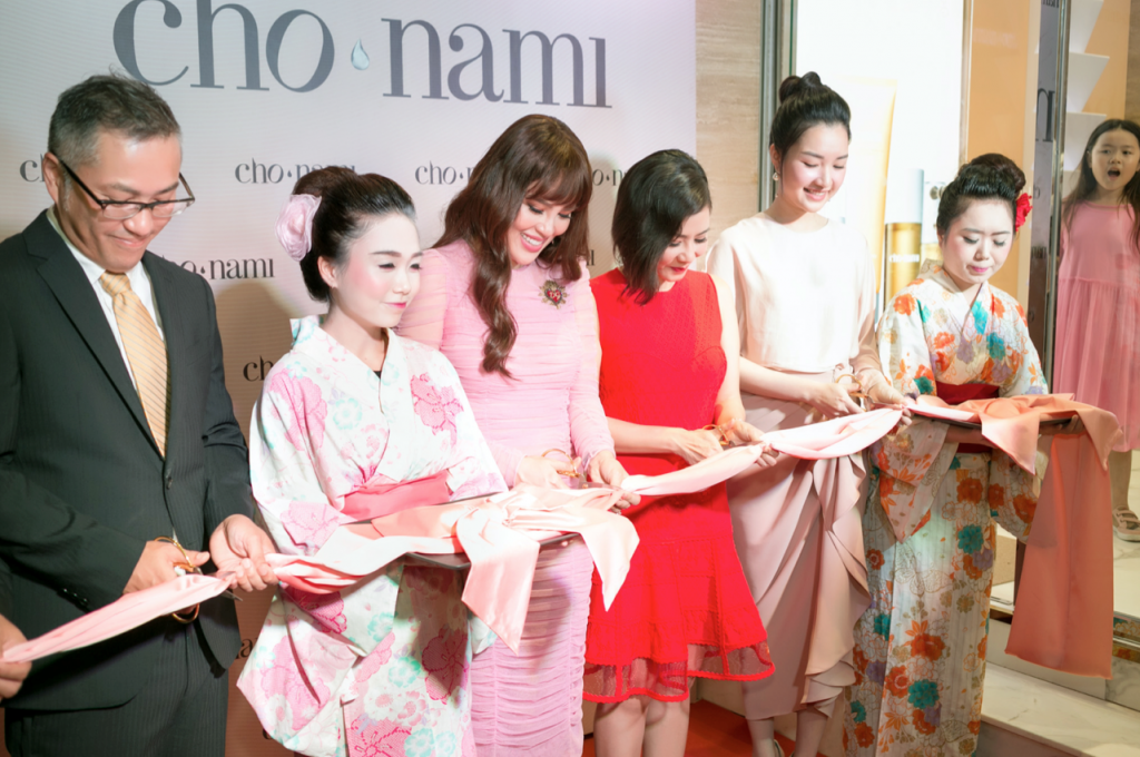 20180730 dàn sao khai trương cửa hàng mỹ phẩm cho nami 15
