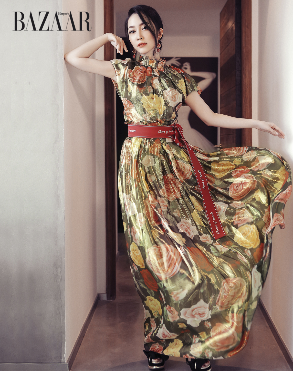 Đầm maxi chất liệu lụa và lurex, thắt lưng kiểu nơ, khuyên tai, Dolce & Gabana linh_nga_1