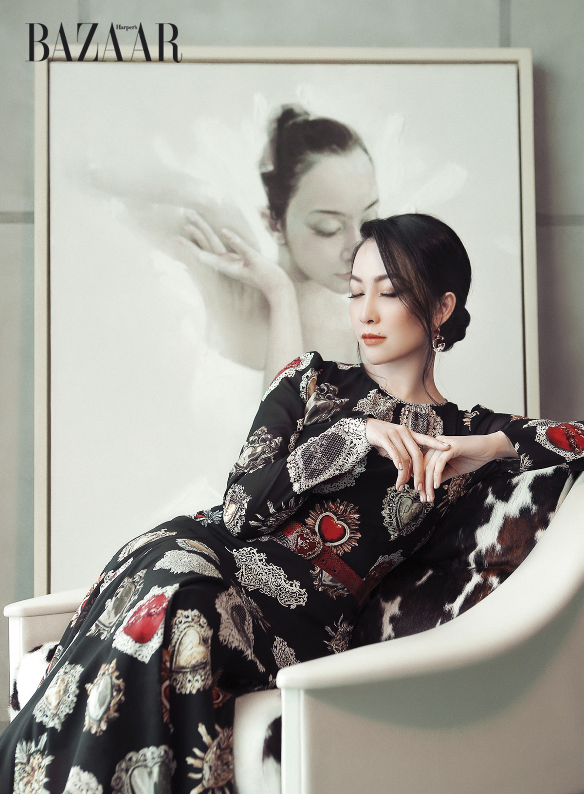 đầm lụa dài hoa văn trái tim, khuyên tai, thắt lưng, Dolce & Gabbana Linh_Nga_3