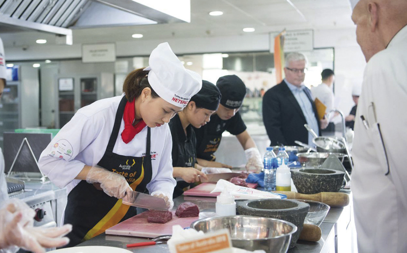 Các đầu bếp nữ tham gia cuộc thi ẩm thực Taste of Australia. Hội nghị Phụ nữ Việt Nam-3