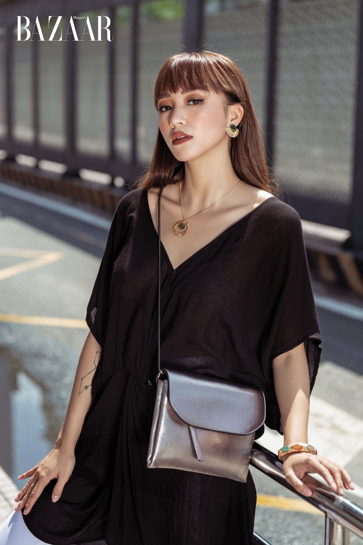 Bông tai, dây chuyền, vòng tay Green Tea. Đầm Mexico. Túi metallic Baloo Party. phụ kiện thời trang PARFOIS