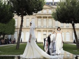 Givenchy Haute Couture Thu Đông 2018 tưởng nhớ Hubert de Givenchy