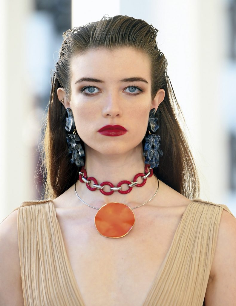 Chloé bí quyết làm đẹp đôi môi đỏ