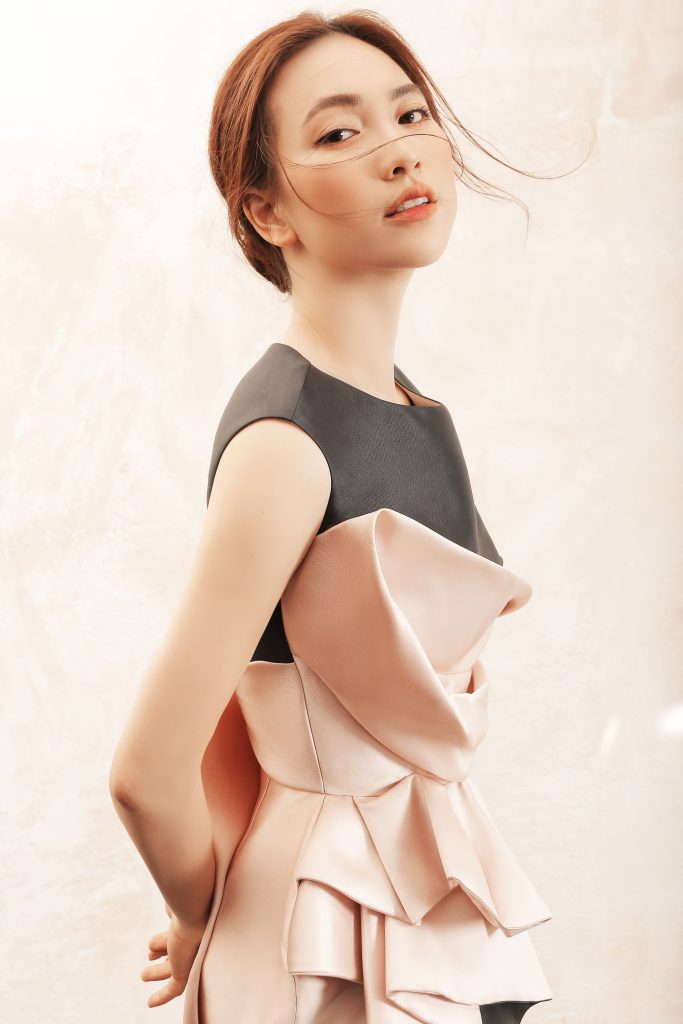 Phương Anh Đào nâng tầm phong cách khi mặc thiết kế PHUONG MY 1
