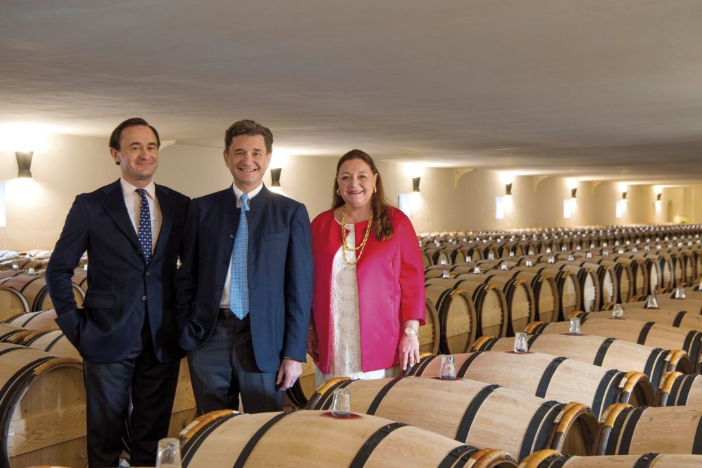 Con út Julien de Beaumarchais de Rothschild, con trai Philippe Sereys de Rothschild và con cả Camille Sereys de Rothschild của bà Philippine de Rothschild Bộ sưu tập các nhãn vang của Château Mouton Rothschild