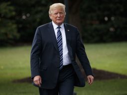 Phong cách thời trang của Tổng thống Hoa Kỳ Donald Trump có gì đặc biệt?