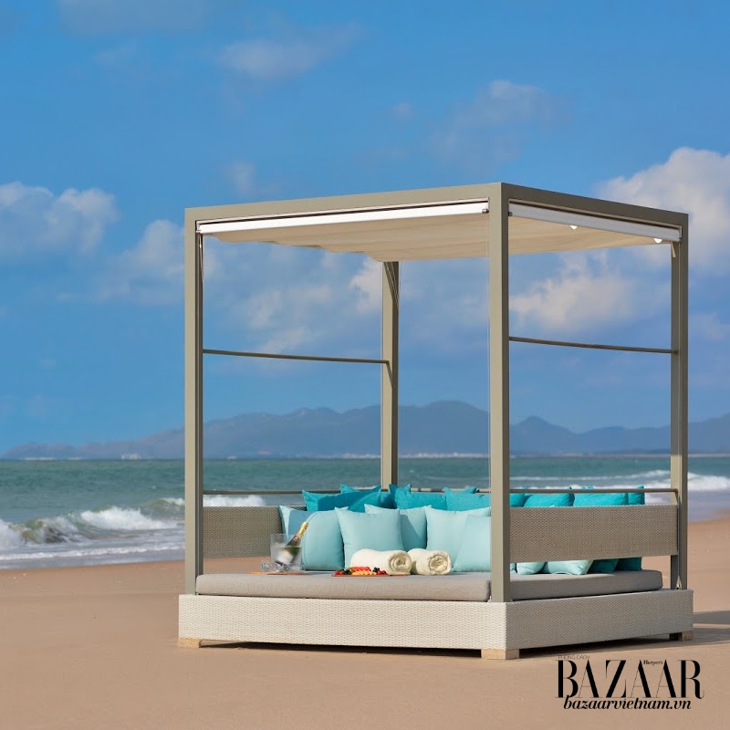 Cabana tại bờ biển với màu sắc mát mắt