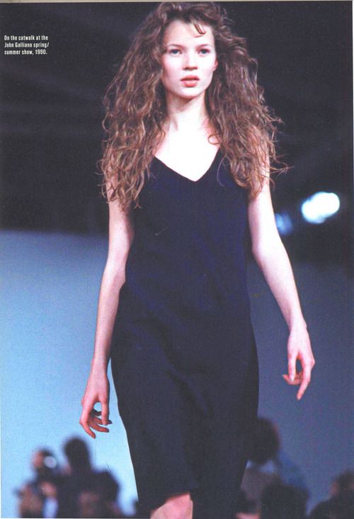 Kate Moss và màn chào sân tại show John Galliano năm 1989 